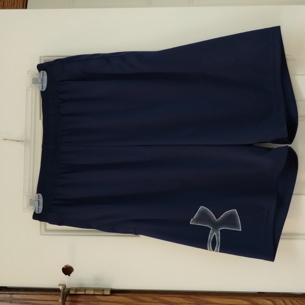 Under Armour men's navy shorts, like new!